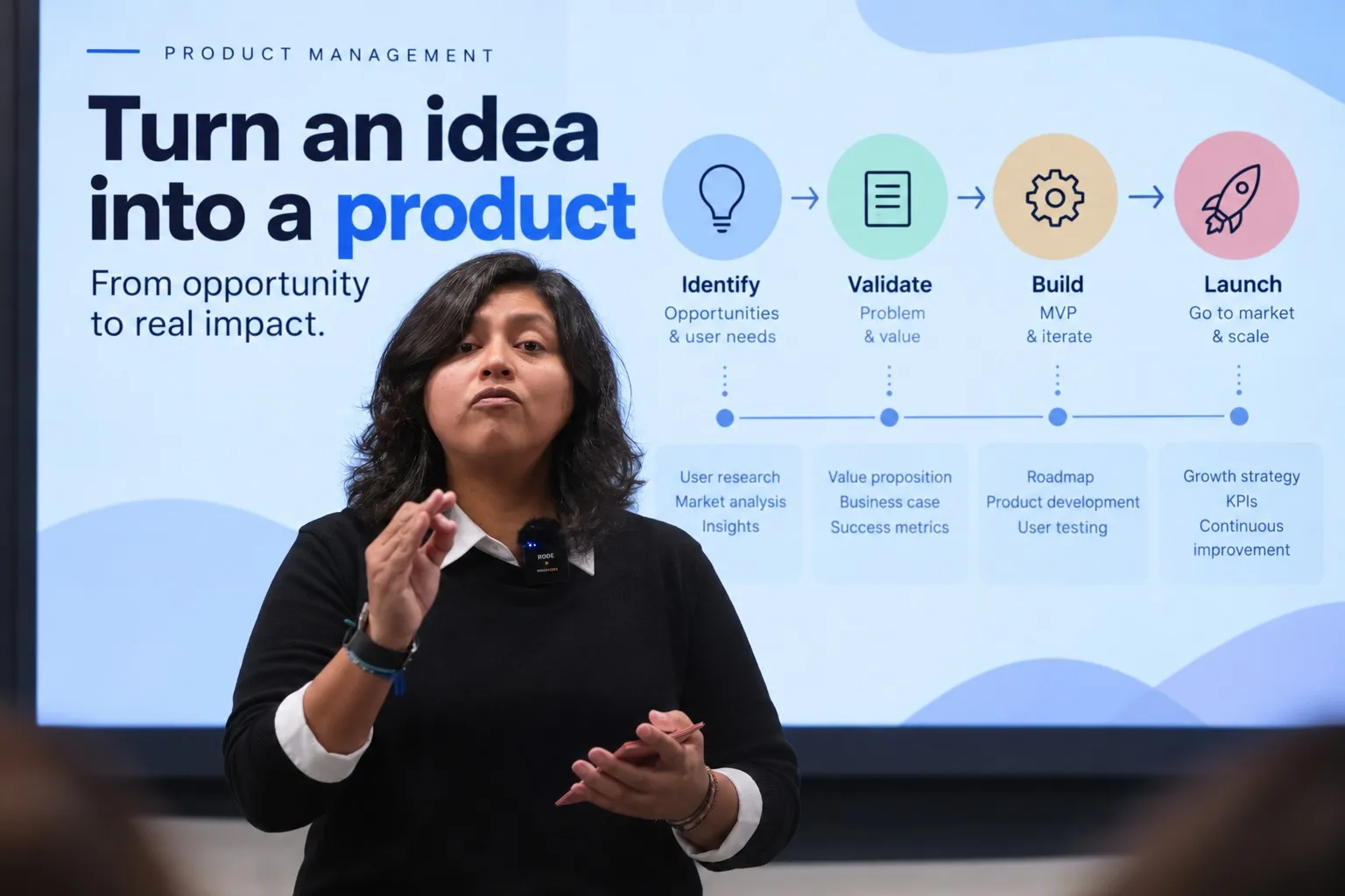 Paola Luyo lors d’une présentation sur le product management